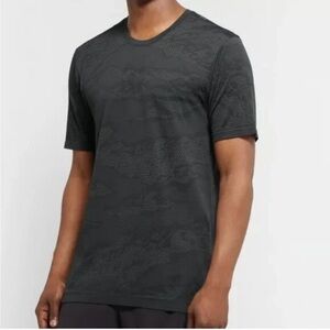 Lululemon Metal Vent Tech Relaxed-Fit Short-Sleeve Shirt Medium